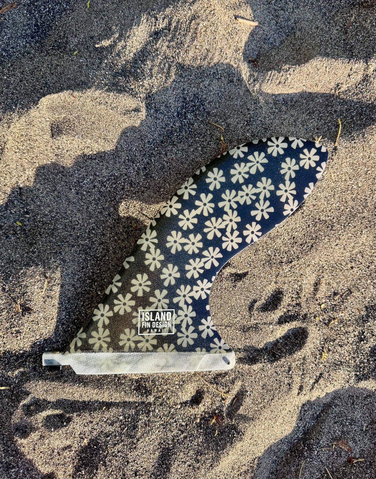 Island Fin Design Pau Hana Fin - Black With White Daisies