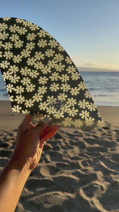 Island Fin Design 9.5 D Fin - Black With White Daisies