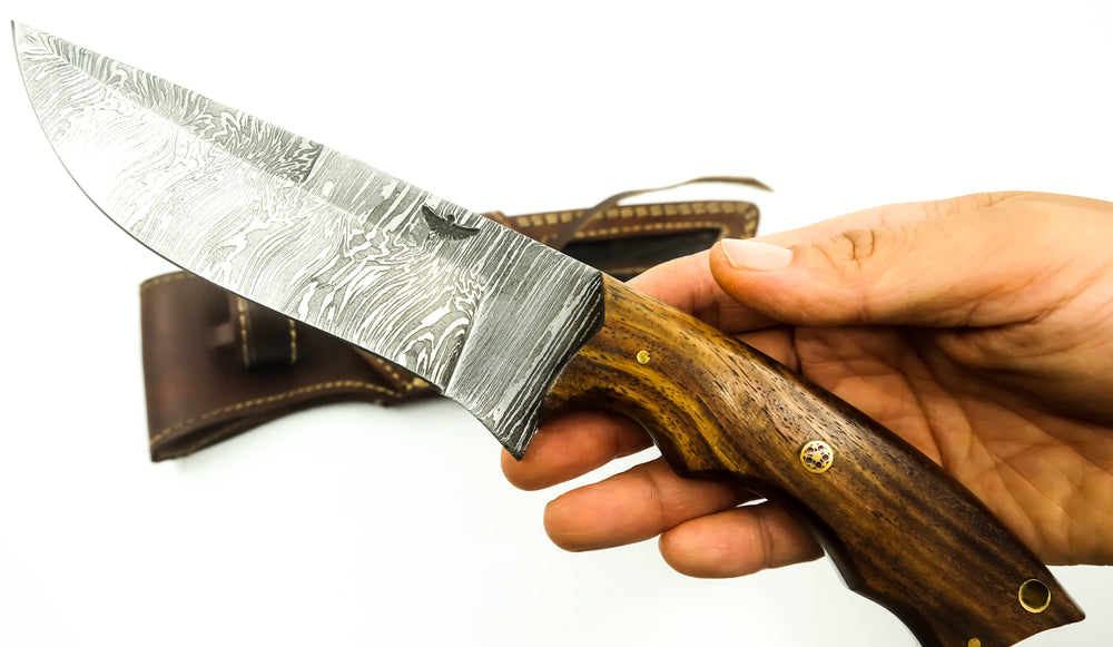 Damascus Skinner Hunter Knife - Walnut